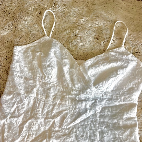 Super Cute White Strappy Patterned Dress - Picture 2 of 4